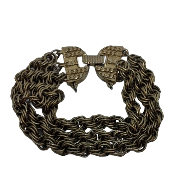 VINTAGE 1960s GOLDETTE GOLDTONE TEXTURED TRIPLE CHAIN BRACELET - Picture 4 of 10